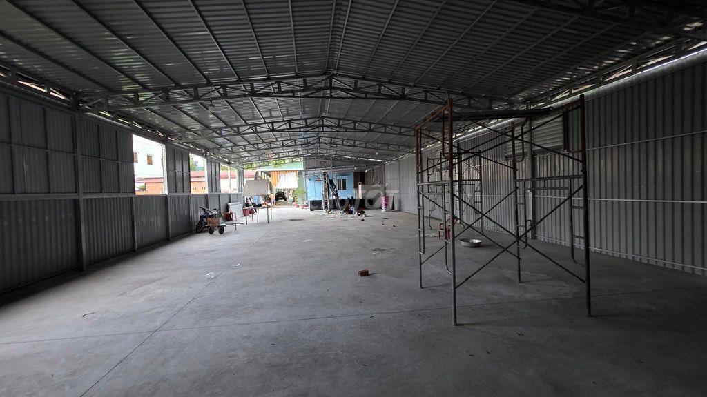 Cho thuê kho xưởng 360m2. Giá 20 triệu. Tại thủ dầu một/ HCM