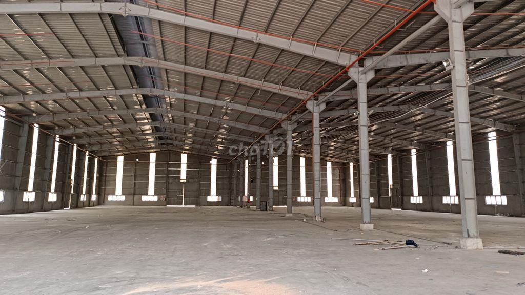 Cho thuê kho xưởng 3000m2. Giá 2.8 đô/1m2.
