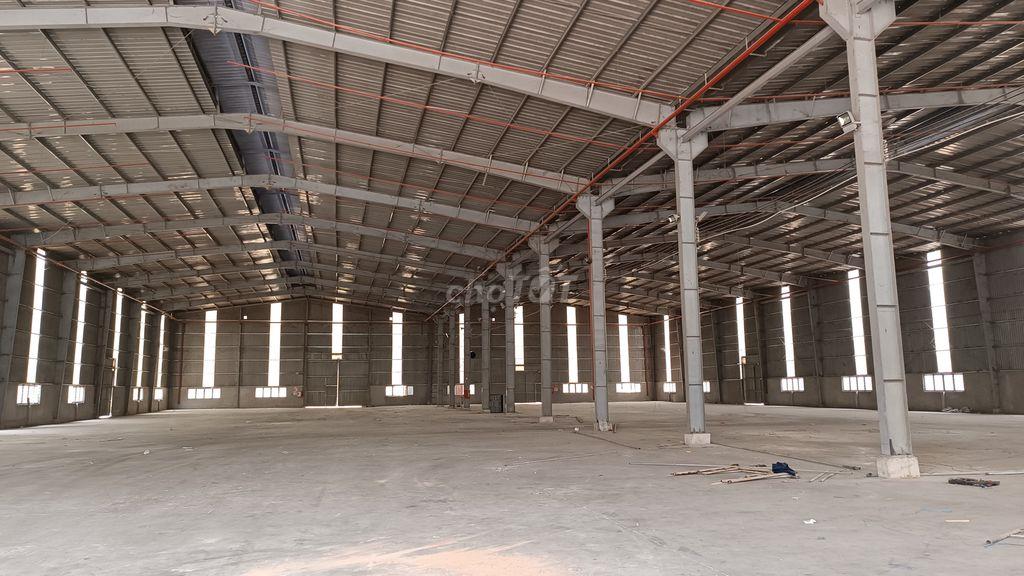 Cho thuê kho xưởng 3000m2. Giá 2.8 đô/1m2.