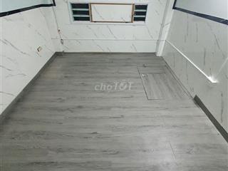 Phòng có máy lạnh, giá rẻ, thích hợp nam ở