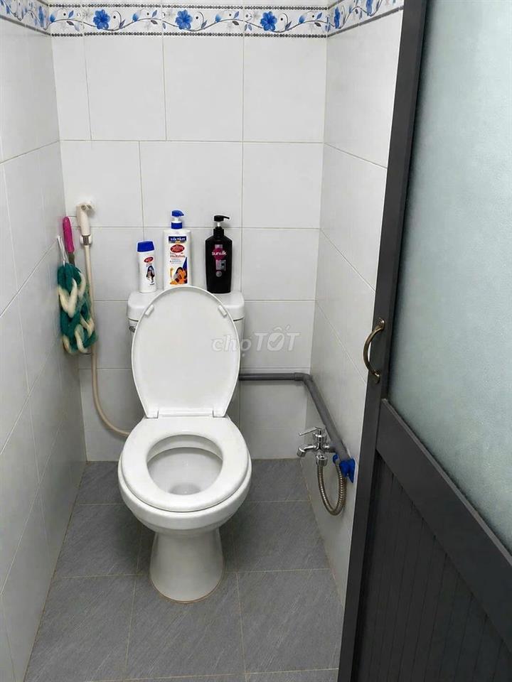 Phòng có máy lạnh, giá rẻ, thích hợp nam ở