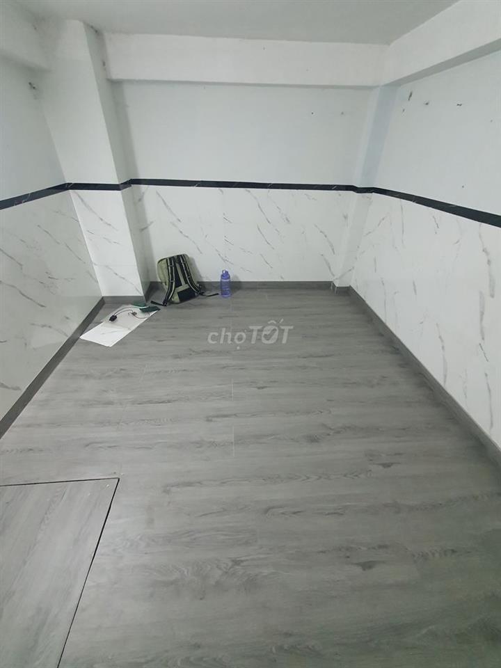 Phòng có máy lạnh, giá rẻ, thích hợp nam ở