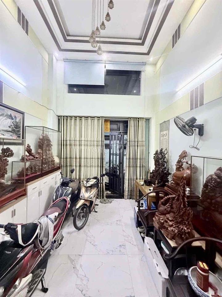 Nhà 5 tầng. hẻm xe tải cách nt Quang Trung chỉ 70m