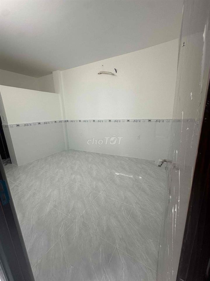 phòng mới xây gần iuh, cao đẳng bách khoa sg