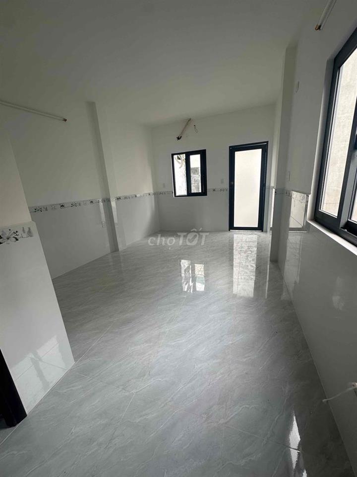miễn phí tiền phòng tháng 8. Phòng mới xây gần iuh, cđ bách khoa