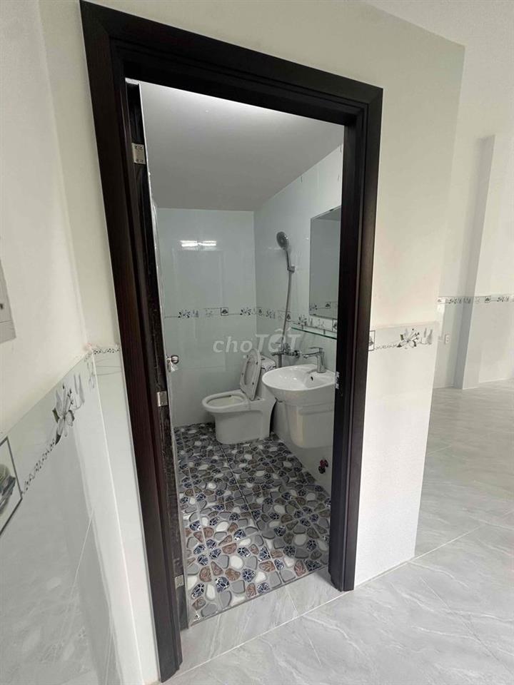 miễn phí tiền phòng tháng 8. Phòng mới xây gần iuh, cđ bách khoa