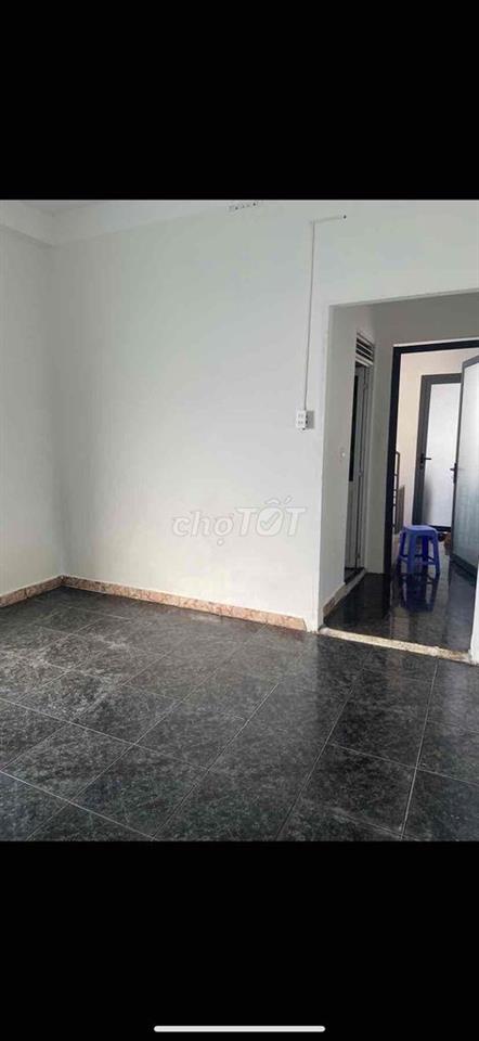 Phòng trọ rộng, thoáng, cửa sổ trời đường Tân Hải, Tân bình
