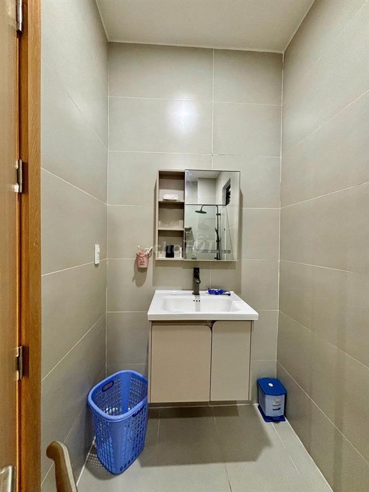 Cho thuê nhà mặt tiền nguyên căn gần Nguyễn Hữu Thọ
