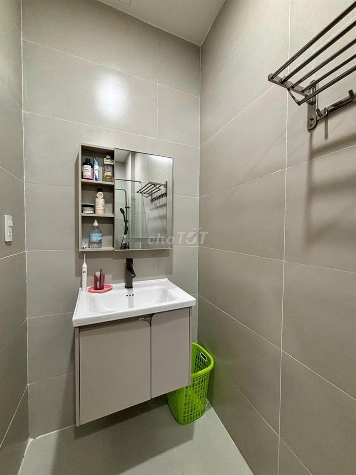 Cho thuê nhà mặt tiền nguyên căn gần Nguyễn Hữu Thọ
