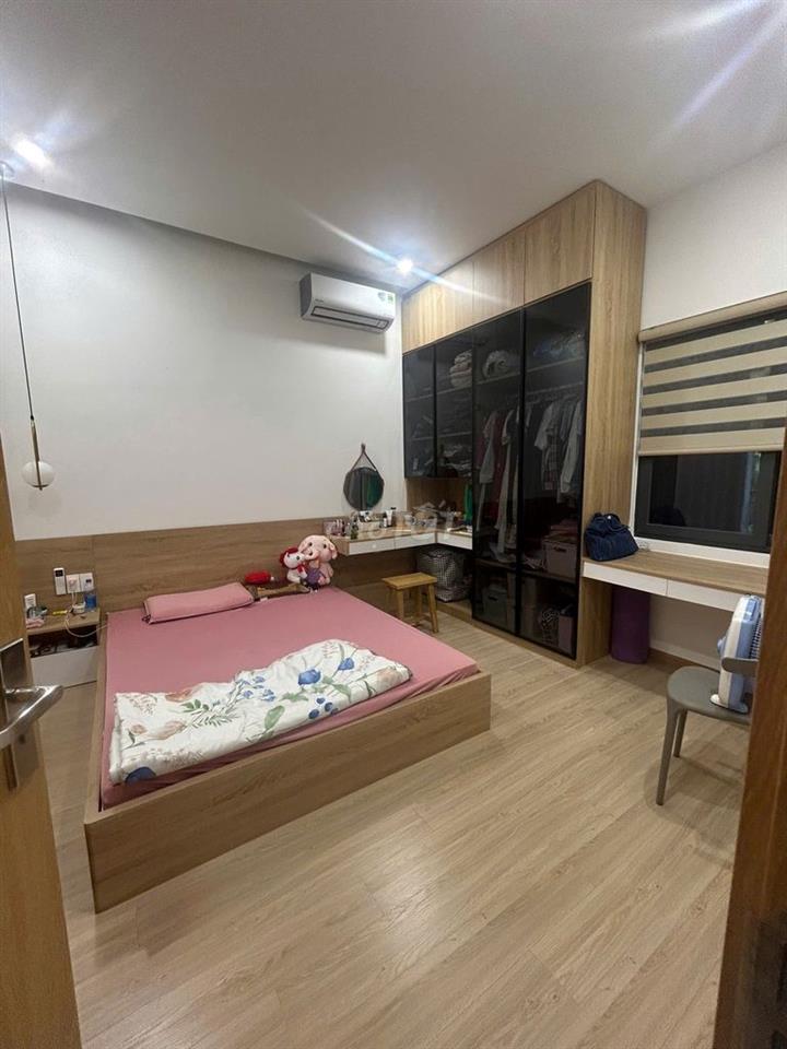 Cho thuê nhà mặt tiền nguyên căn gần Nguyễn Hữu Thọ