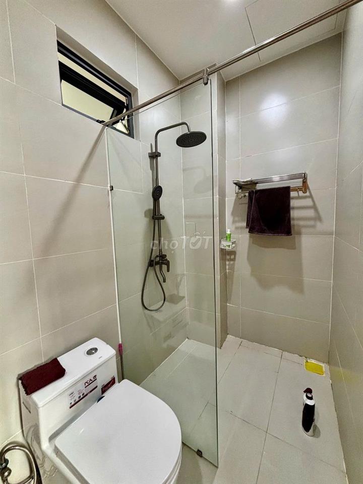 Cho thuê nhà mặt tiền nguyên căn gần Nguyễn Hữu Thọ