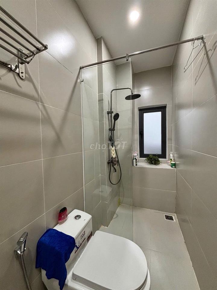 Cho thuê nhà mặt tiền nguyên căn gần Nguyễn Hữu Thọ