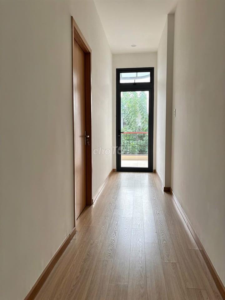 Cho thuê nhà mặt tiền nguyên căn gần Nguyễn Hữu Thọ