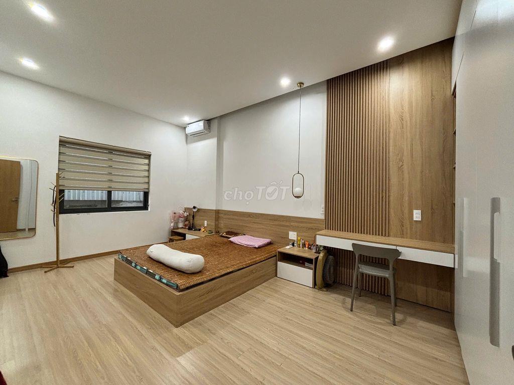 Cho thuê nhà mặt tiền nguyên căn gần Nguyễn Hữu Thọ