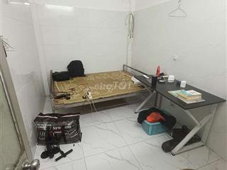 Nhượng phòng ở nhổn cách đh công nghiệp vài trăm mét có thể vào ở luôn