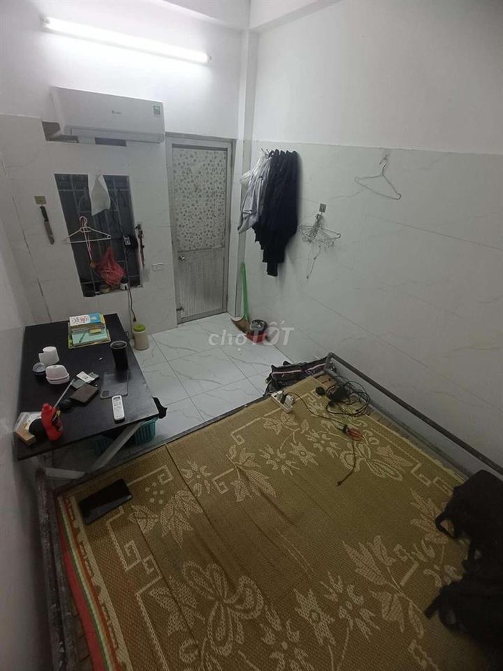 Nhượng phòng ở nhổn cách đh công nghiệp vài trăm mét có thể vào ở luôn