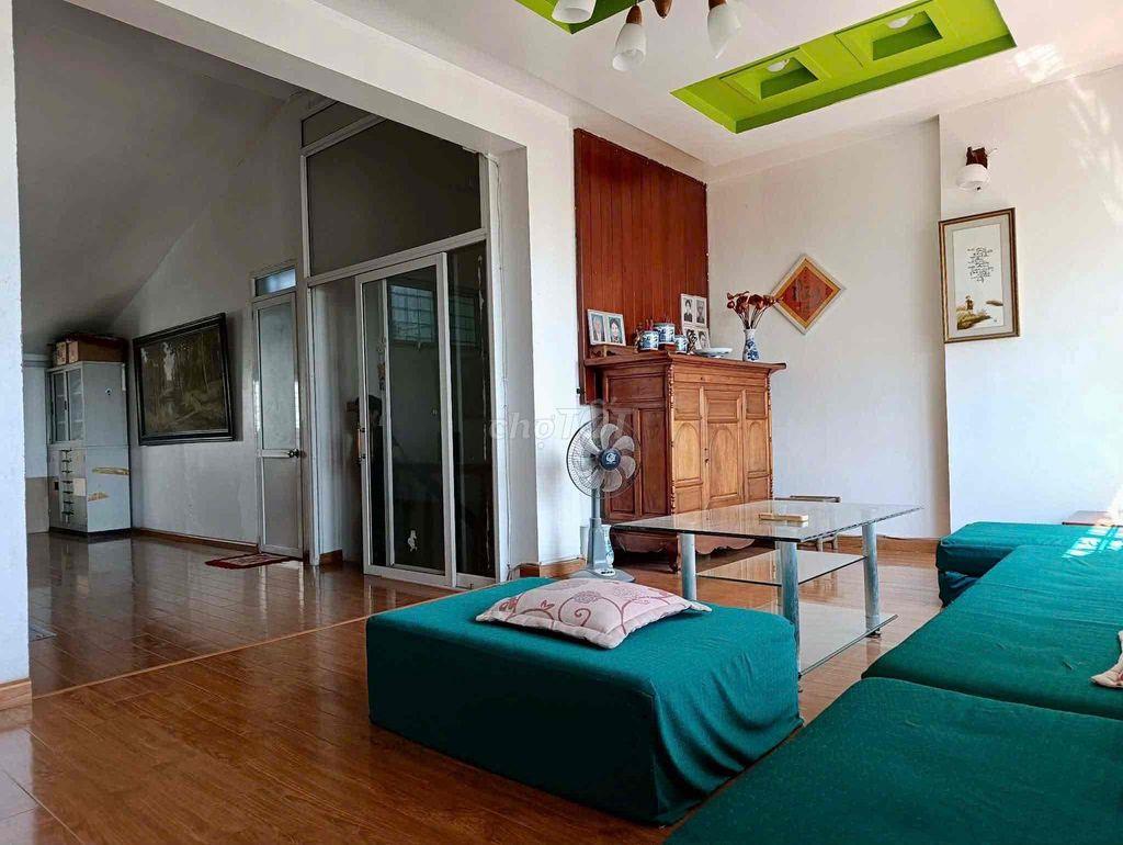 Nhà nguyên căn 3 tầng 4pn, mặt đường Đê Quai, phường Tứ Liên (cũ)