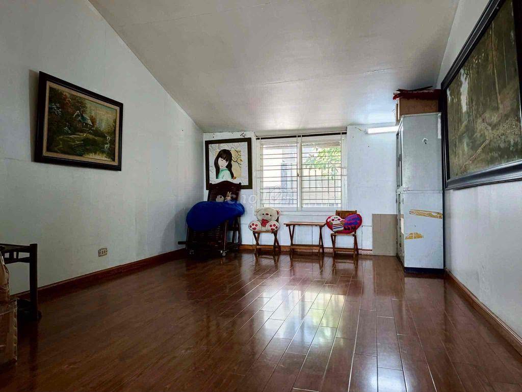 Nhà nguyên căn 3 tầng 4pn, mặt đường Đê Quai, phường Tứ Liên (cũ)