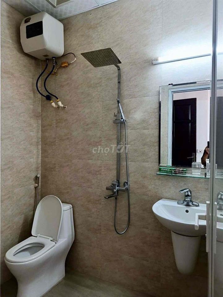 Nhà nguyên căn 3 tầng 4pn, mặt đường Đê Quai, phường Tứ Liên (cũ)