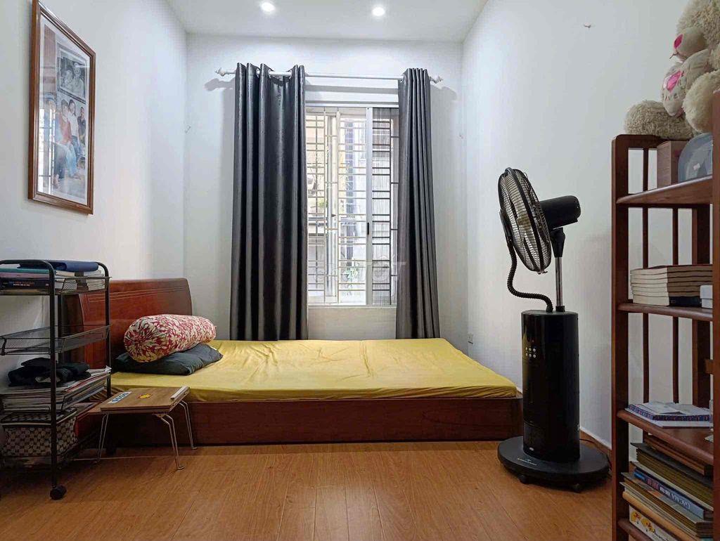 Nhà nguyên căn 3 tầng 4pn, mặt đường Đê Quai, phường Tứ Liên (cũ)