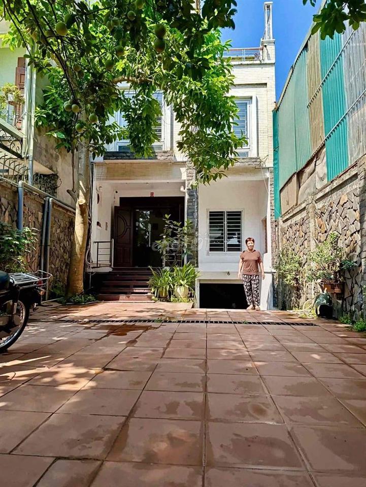 Nhà nguyên căn 3 tầng 4pn, mặt đường Đê Quai, phường Tứ Liên (cũ)