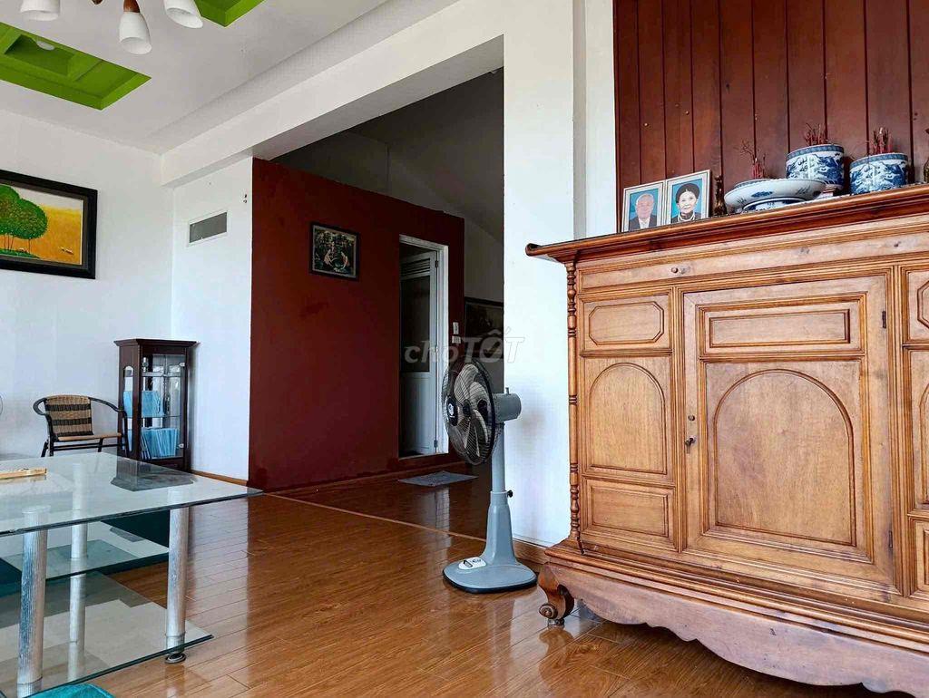 Nhà nguyên căn 3 tầng 4pn, mặt đường Đê Quai, phường Tứ Liên (cũ)