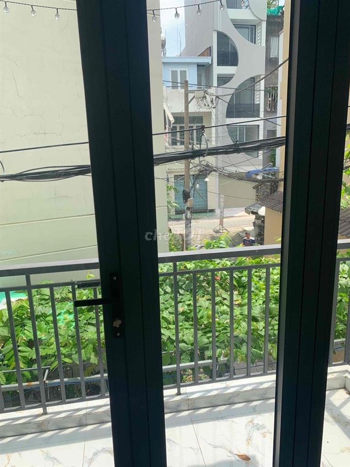 nha 1 trêt 2 lâu 2 phong ngu 2 tollet duong đinh tien hoang p. gia  di