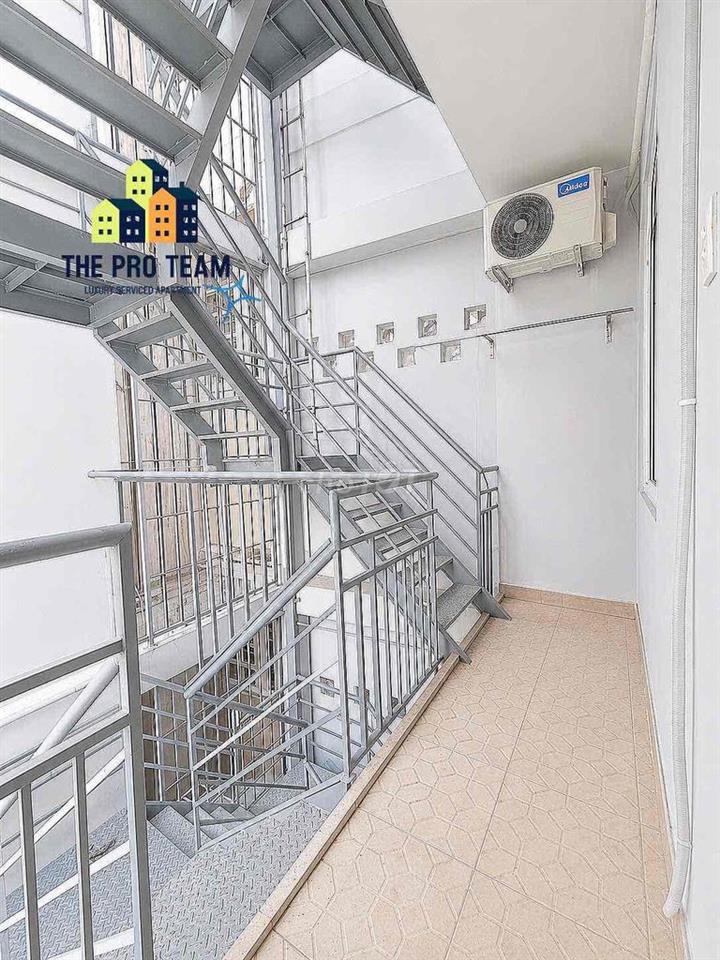 GẦN TRƯỜNG ĐẠI HỌC Hutech, UTH, RỘNG RÃI MÁT MẺ