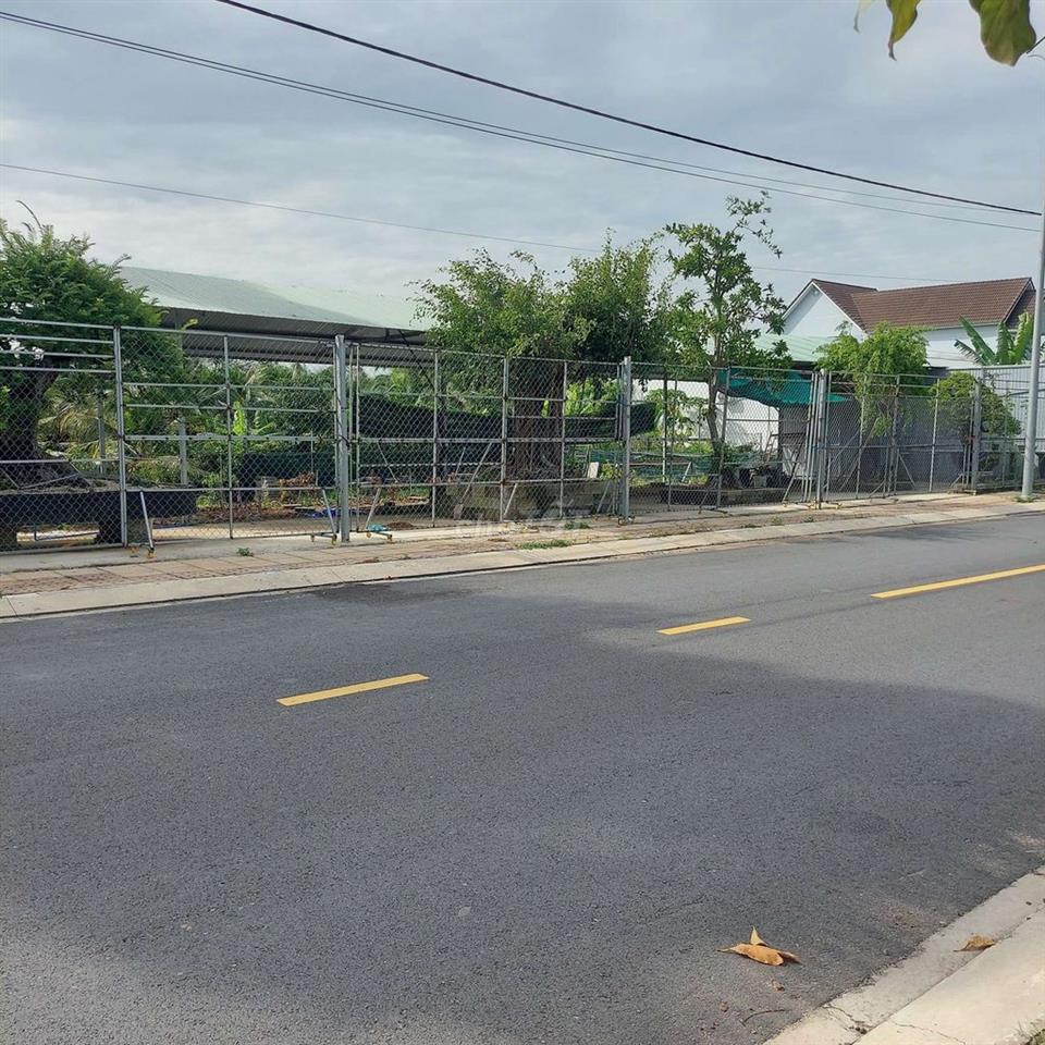 Cho thuê MB bờ kè view sông Bảo Định,  diện tích hơn 1000m2. ngang 35m