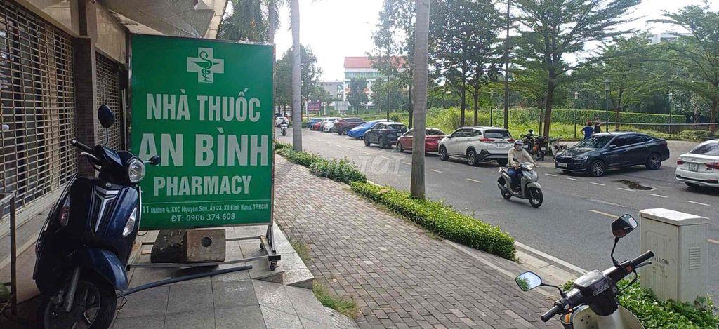 Sang Nhà Thuốc Tây