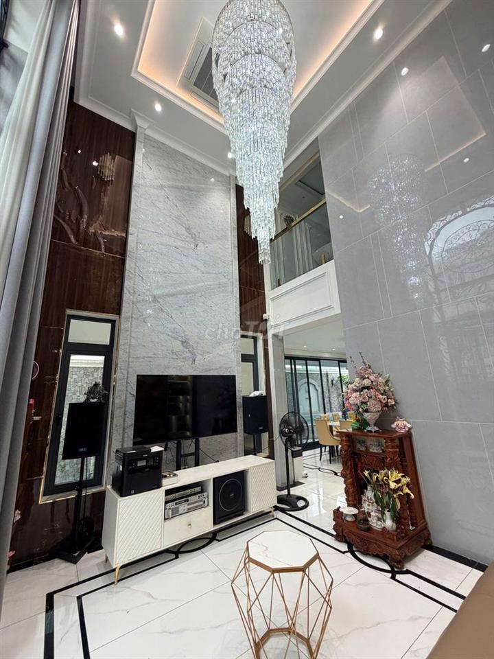 Bán biệt thự smart home cao cấp hồ bơi ấm, thang máy, hầm 2 ô tô