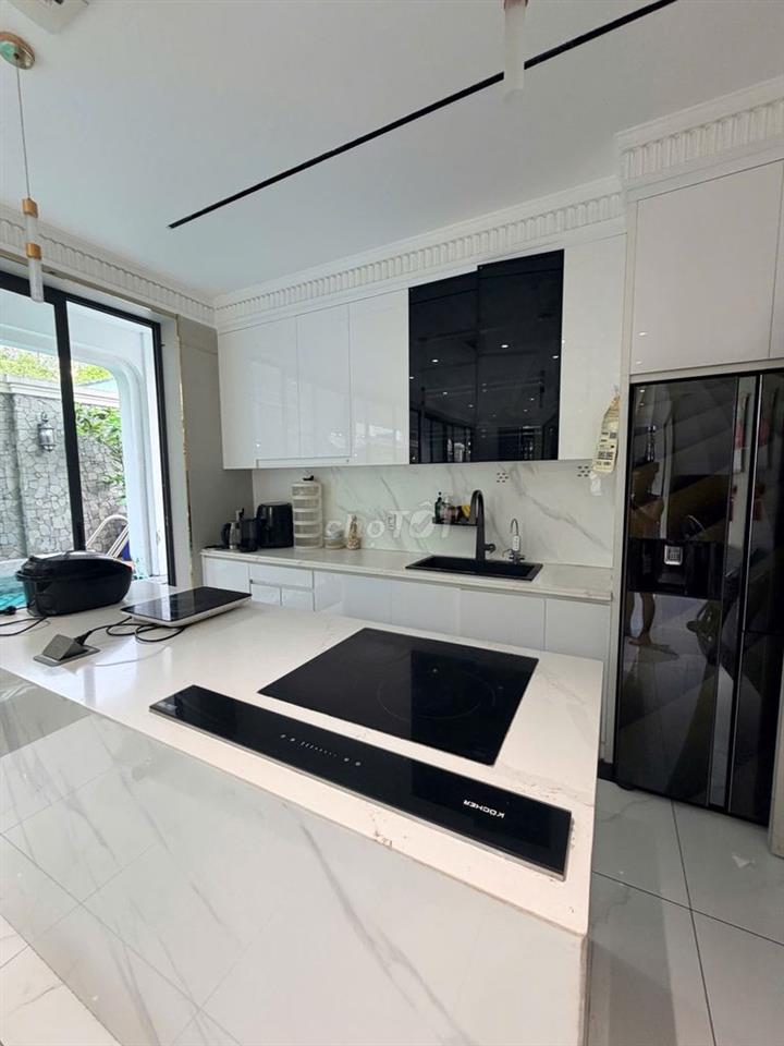 Bán biệt thự smart home cao cấp hồ bơi ấm, thang máy, hầm 2 ô tô