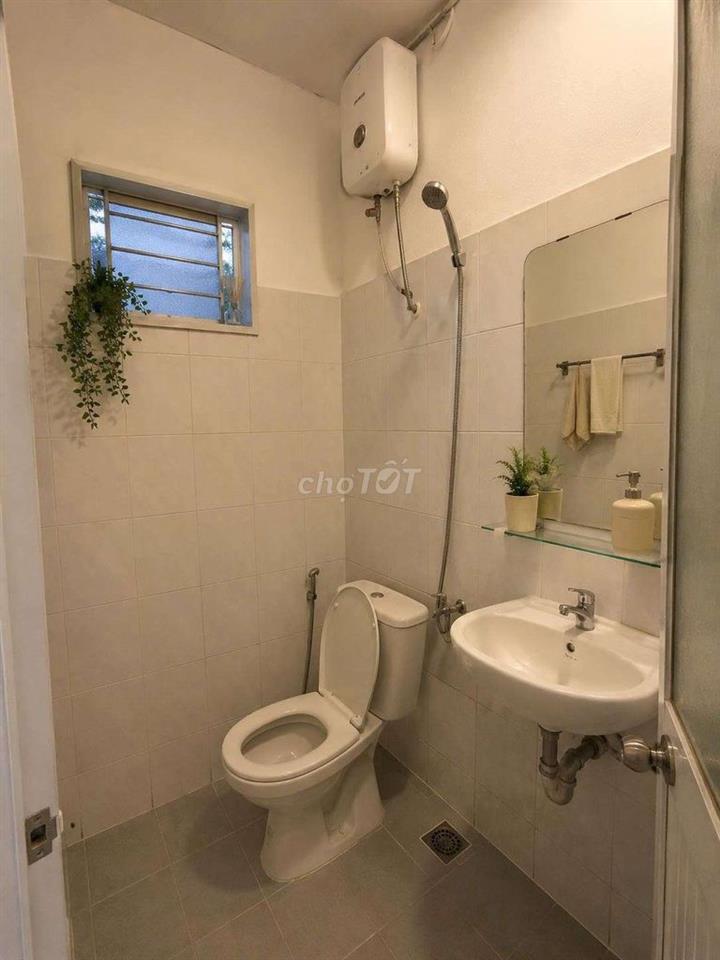 Cách UEH 450M đi bộ, STUDIO BANCOL RỘNG THOÁNG, Đ. LÊ HỒNG PHONG, Q10