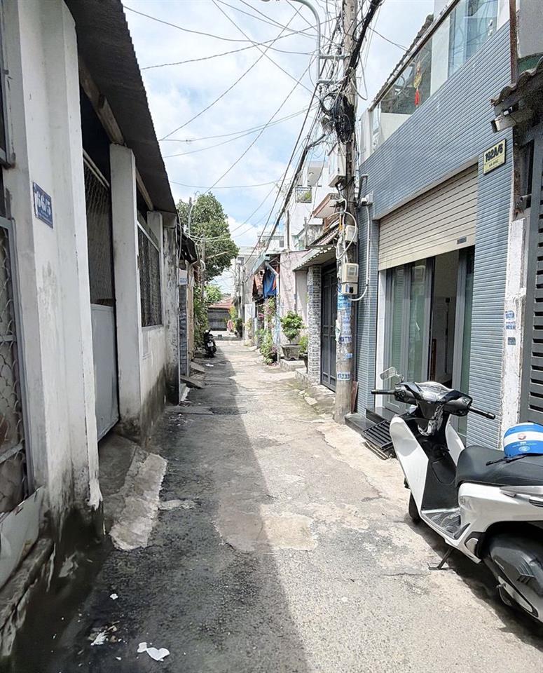 Nhà hẻm Cách nguyễn ánh thủ 50m sổ hồng riêng 