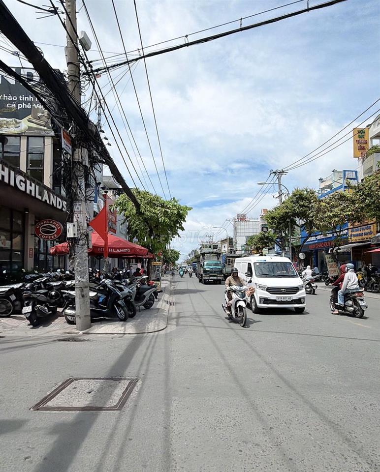 Nhà hẻm Cách nguyễn ánh thủ 50m sổ hồng riêng 