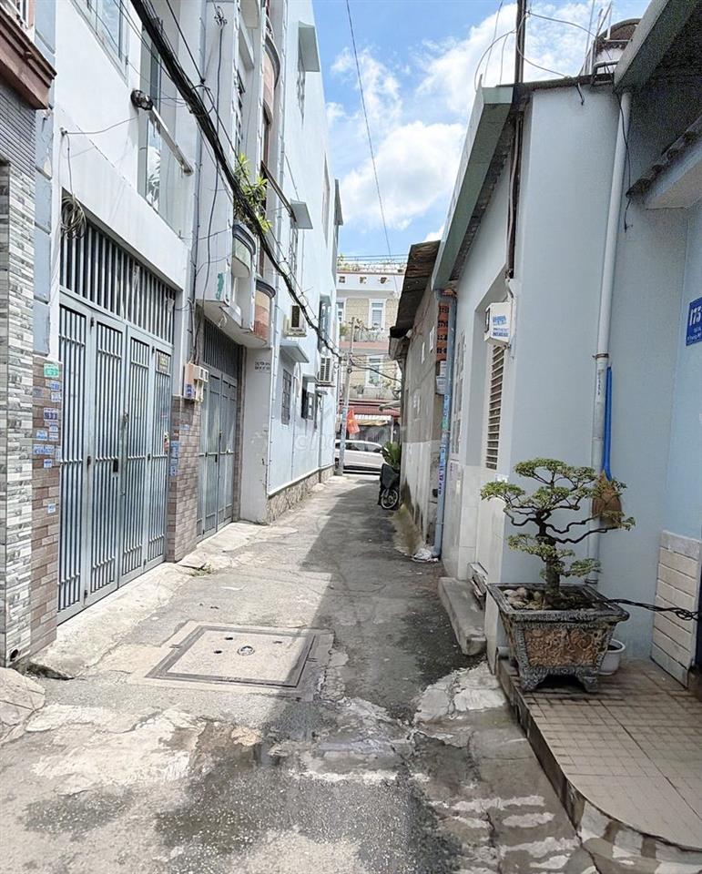 Nhà hẻm Cách nguyễn ánh thủ 50m sổ hồng riêng 