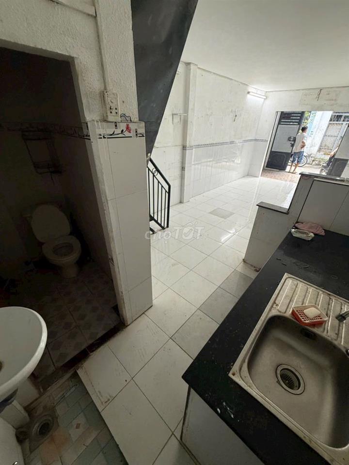 Nhà hẻm Cách nguyễn ánh thủ 50m sổ hồng riêng 