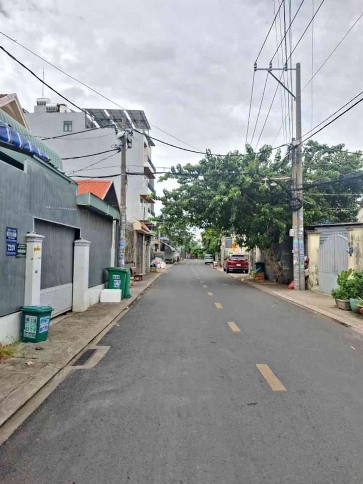 Bán nhà MTKD Hóc Môn 179.7m2 3PN sát Song Hành giá 8.6 tỷ
