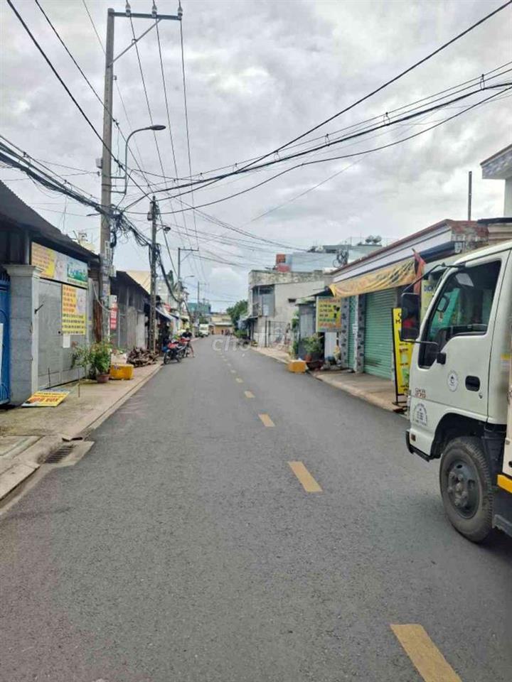 Bán nhà MTKD Hóc Môn 179.7m2 3PN sát Song Hành giá 8.6 tỷ