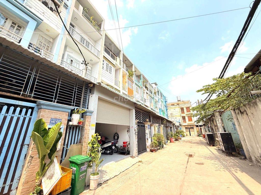 Bán nhà 5 tầng 96m2 gần ngã tư Trung Chánh Hóc Môn 6PN sổ hồng
