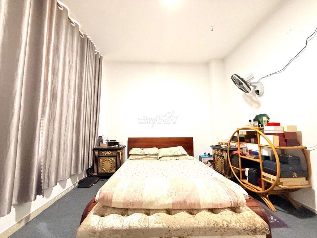 Bán nhà 5 tầng 96m2 gần ngã tư Trung Chánh Hóc Môn 6PN sổ hồng