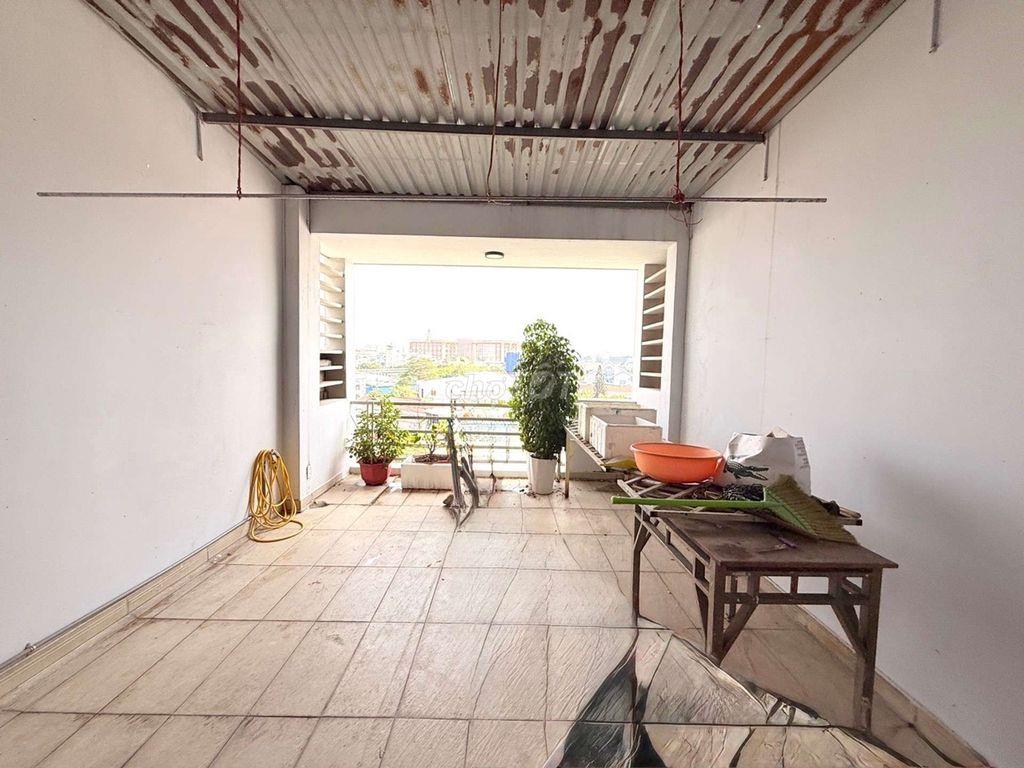 Bán nhà 5 tầng 96m2 gần ngã tư Trung Chánh Hóc Môn 6PN sổ hồng