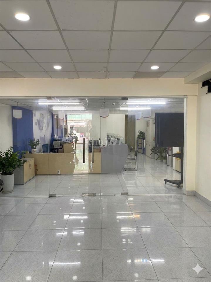 CHO THUÊ NHÀ MẶT TIỀN TRUNG TÂM QUẬN 3 - NGAY CHỢ HOÀ HƯNG (400m²)