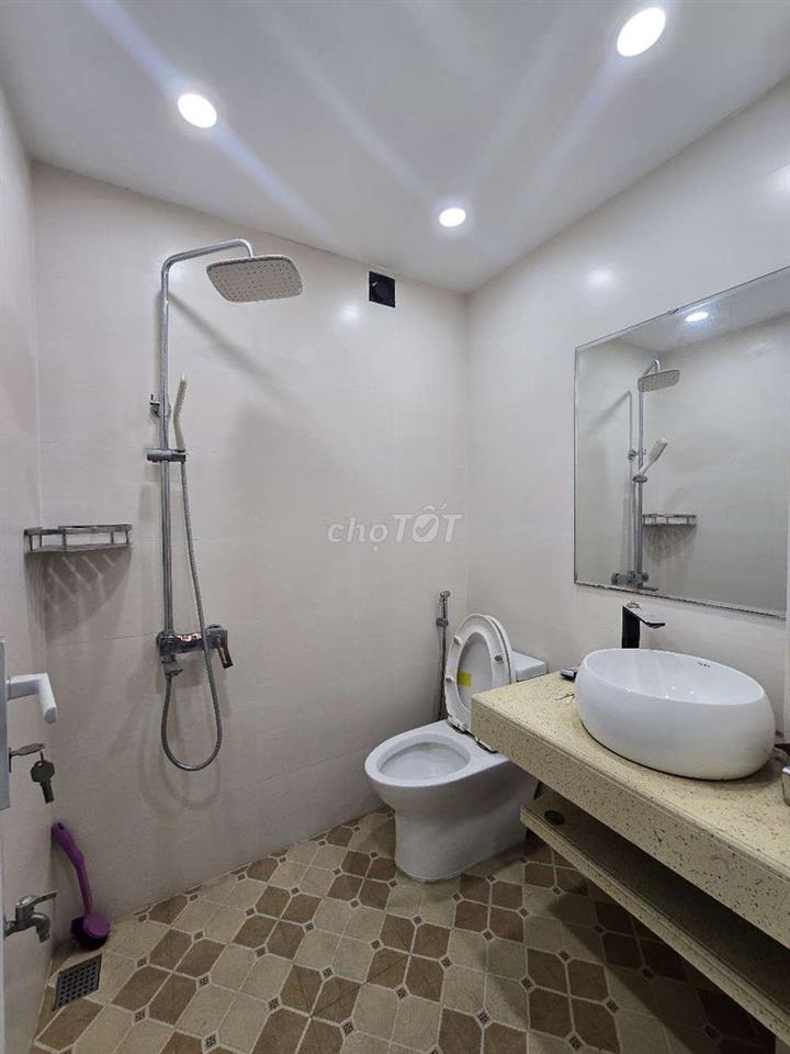 Cho thuê tầng 3 tầng 4 nhà mặt đường Thanh Nhàn