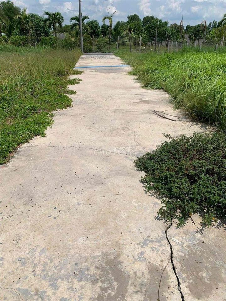 Sắp định cư sang Mỹ tho nên bán 148m2 đất thổ cư hẻm xe hơi