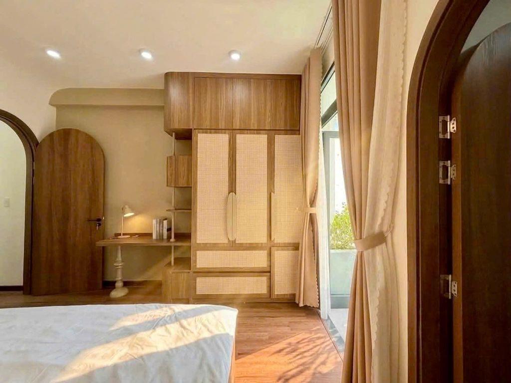 VILLA SIÊU NÉT GIỮA LÒNG PHỐ THỊ- LÕI TT HẢI CHÂU- Ô TÔ ĐẬU CỬA- ĐI BỘ NGẮM CẦU RỒNG PHUN LỬA- CHỈ 6,x Đ 