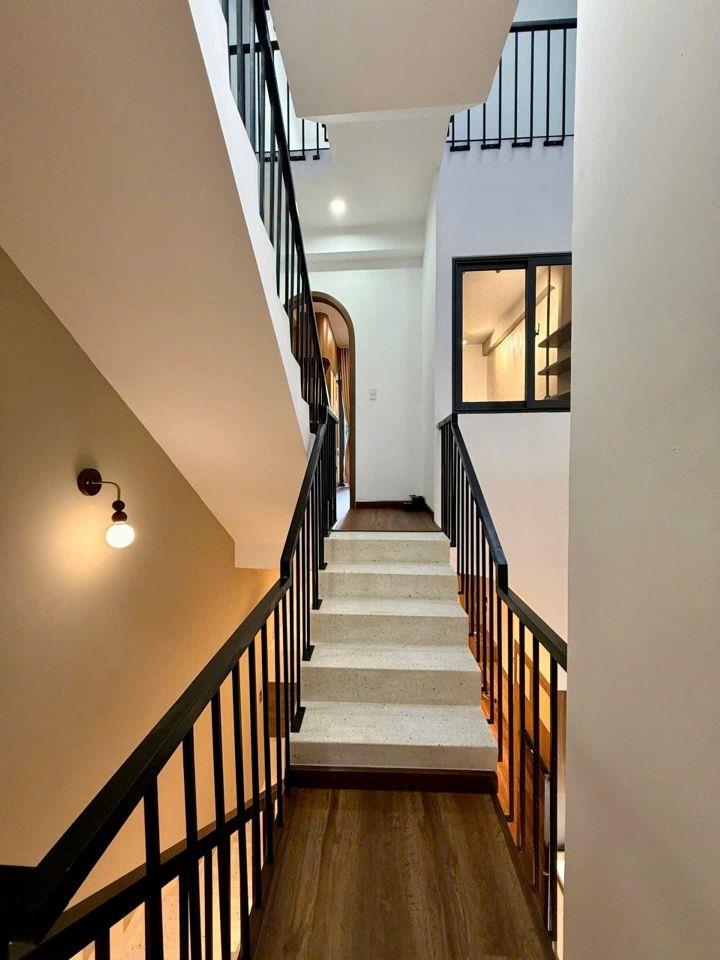 VILLA SIÊU NÉT GIỮA LÒNG PHỐ THỊ- LÕI TT HẢI CHÂU- Ô TÔ ĐẬU CỬA- ĐI BỘ NGẮM CẦU RỒNG PHUN LỬA- CHỈ 6,x Đ 