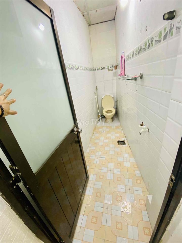 🍒 Cho thuê nhà trệt 80m2 có cổng sân, 5’ tới Q1