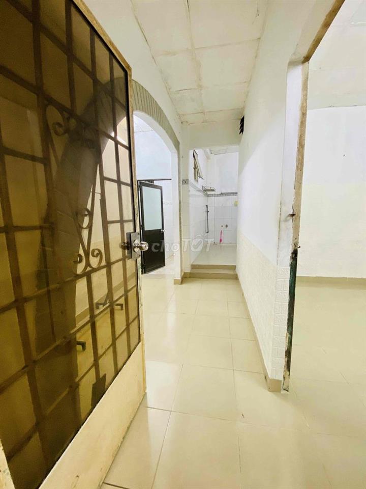 🍒 Cho thuê nhà trệt 80m2 có cổng sân, 5’ tới Q1