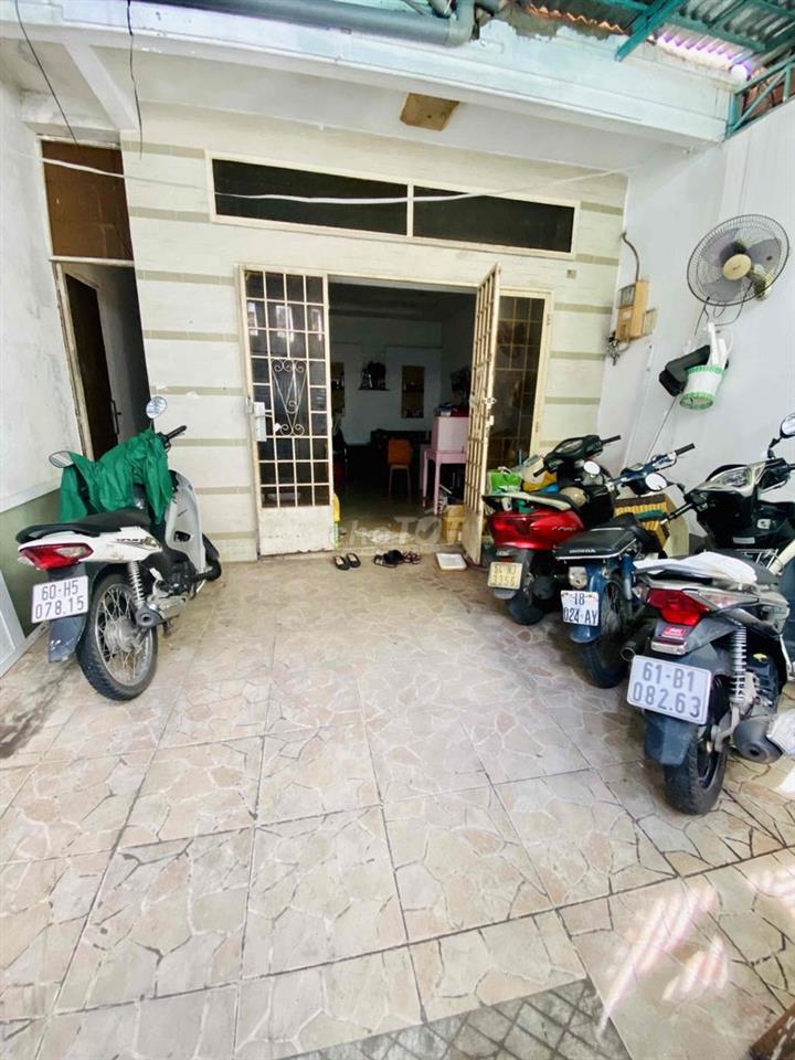 🍒 Cho thuê nhà trệt 80m2 có cổng sân, 5’ tới Q1